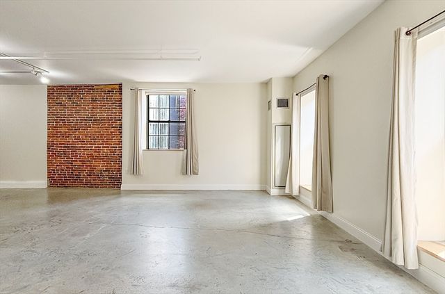 172 Middle St 303, Lowell, MA 01852