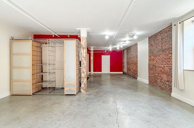 172 Middle St 303, Lowell, MA 01852