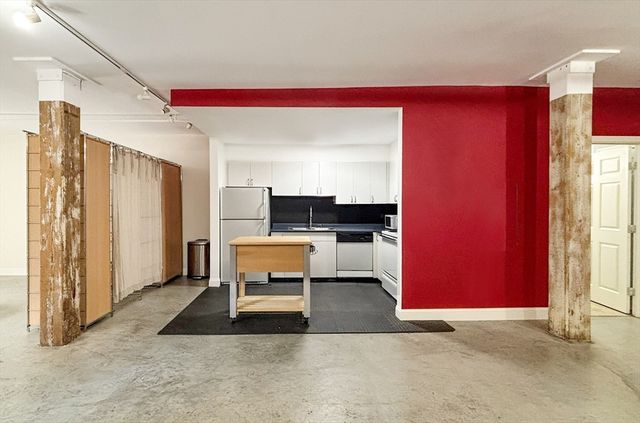 172 Middle St 303, Lowell, MA 01852