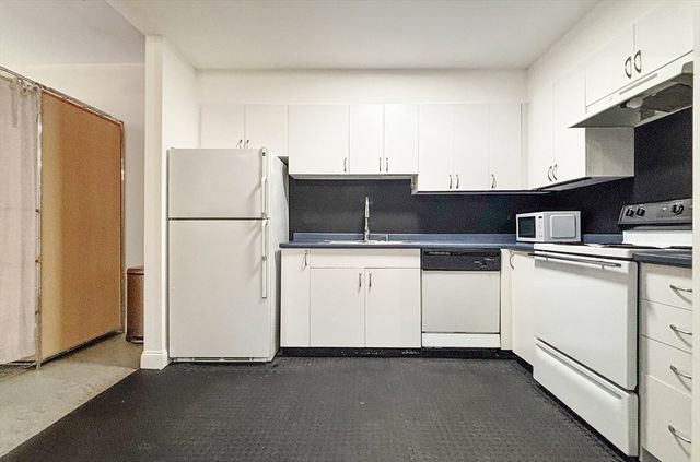 172 Middle St 303, Lowell, MA 01852