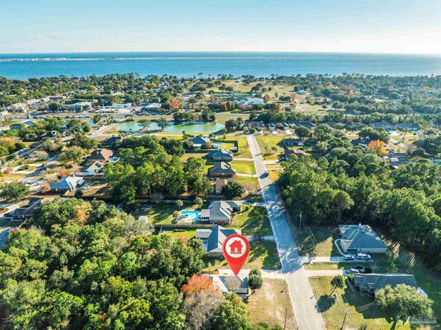 1860 Sparrow Ln, Navarre, FL 32566