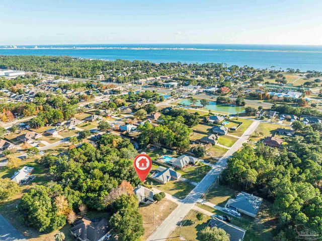 1860 Sparrow Ln, Navarre, FL 32566