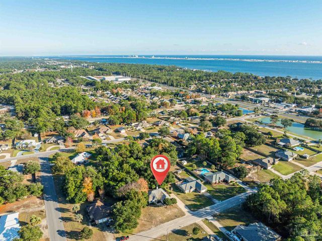 1860 Sparrow Ln, Navarre, FL 32566