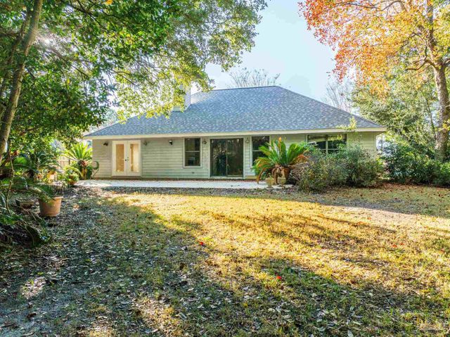 1860 Sparrow Ln, Navarre, FL 32566