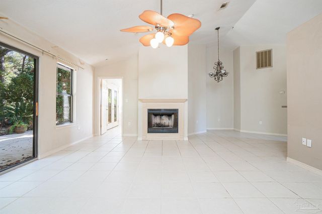 1860 Sparrow Ln, Navarre, FL 32566