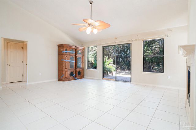 1860 Sparrow Ln, Navarre, FL 32566