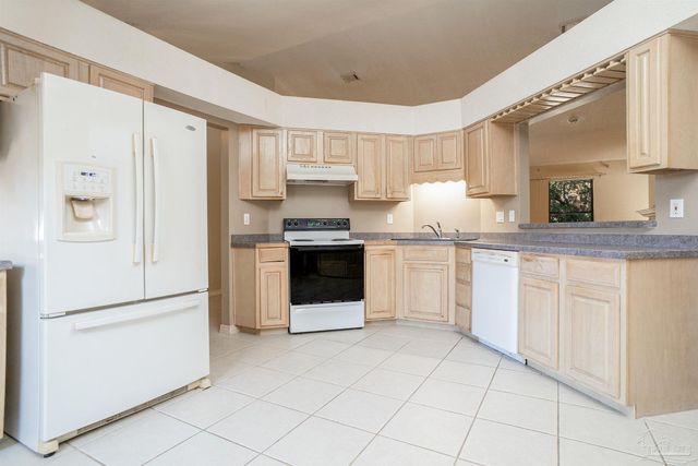 1860 Sparrow Ln, Navarre, FL 32566