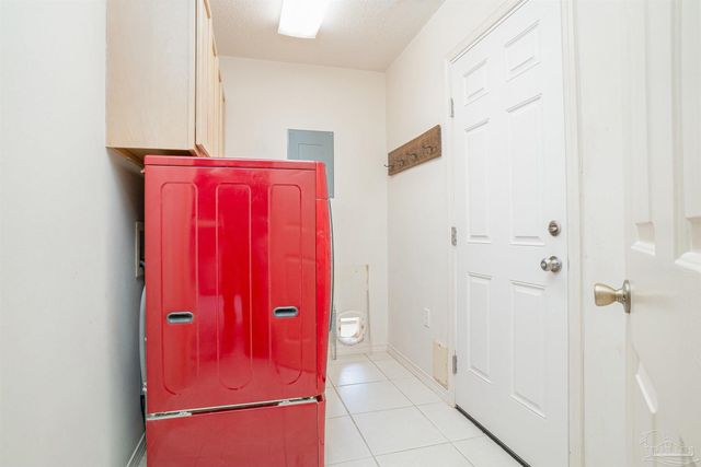 1860 Sparrow Ln, Navarre, FL 32566