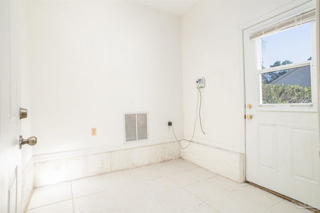 1860 Sparrow Ln, Navarre, FL 32566