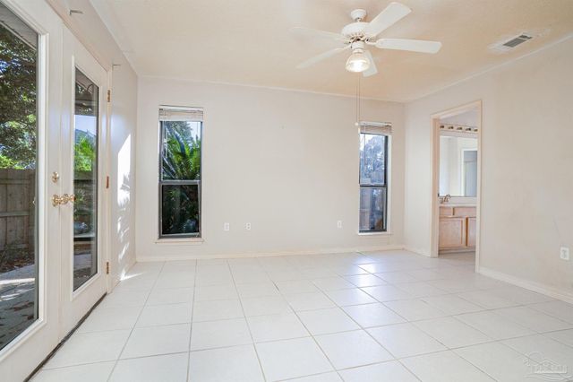 1860 Sparrow Ln, Navarre, FL 32566