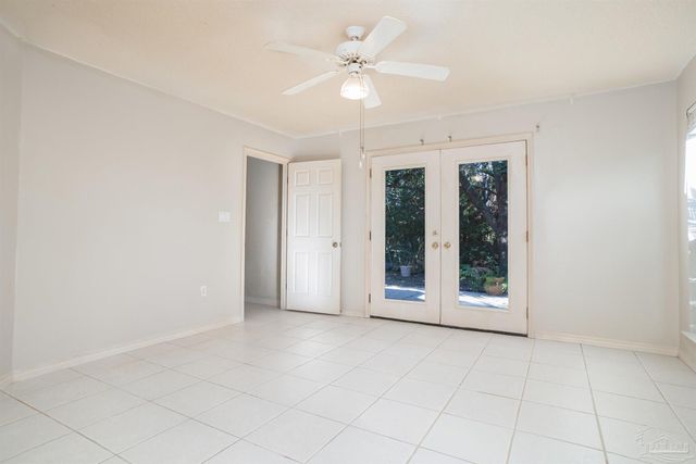 1860 Sparrow Ln, Navarre, FL 32566