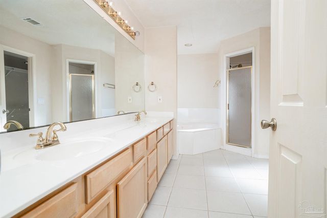 1860 Sparrow Ln, Navarre, FL 32566