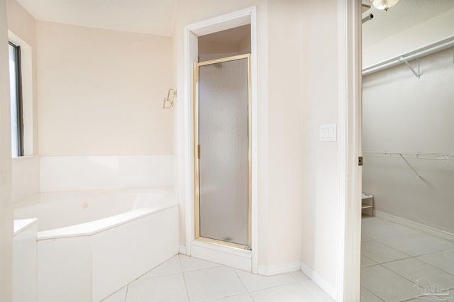 1860 Sparrow Ln, Navarre, FL 32566