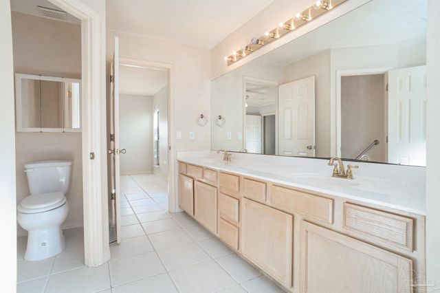 1860 Sparrow Ln, Navarre, FL 32566