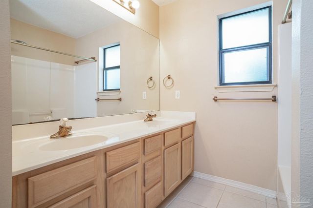 1860 Sparrow Ln, Navarre, FL 32566