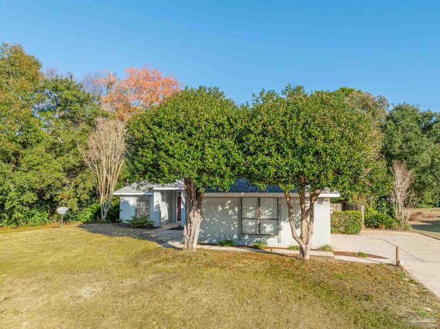 1860 Sparrow Ln, Navarre, FL 32566