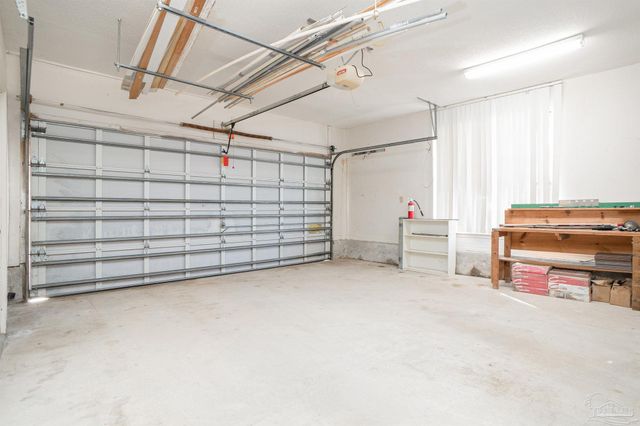 1860 Sparrow Ln, Navarre, FL 32566