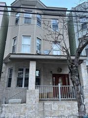 212 Maple Street, Weehawken, NJ 07086