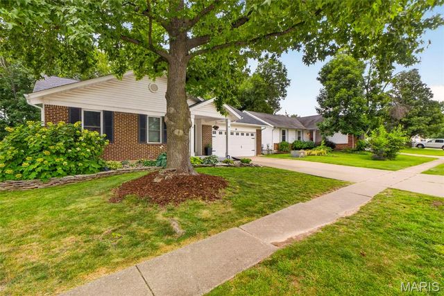 38 Barrington Drive, O'fallon, MO 63376
