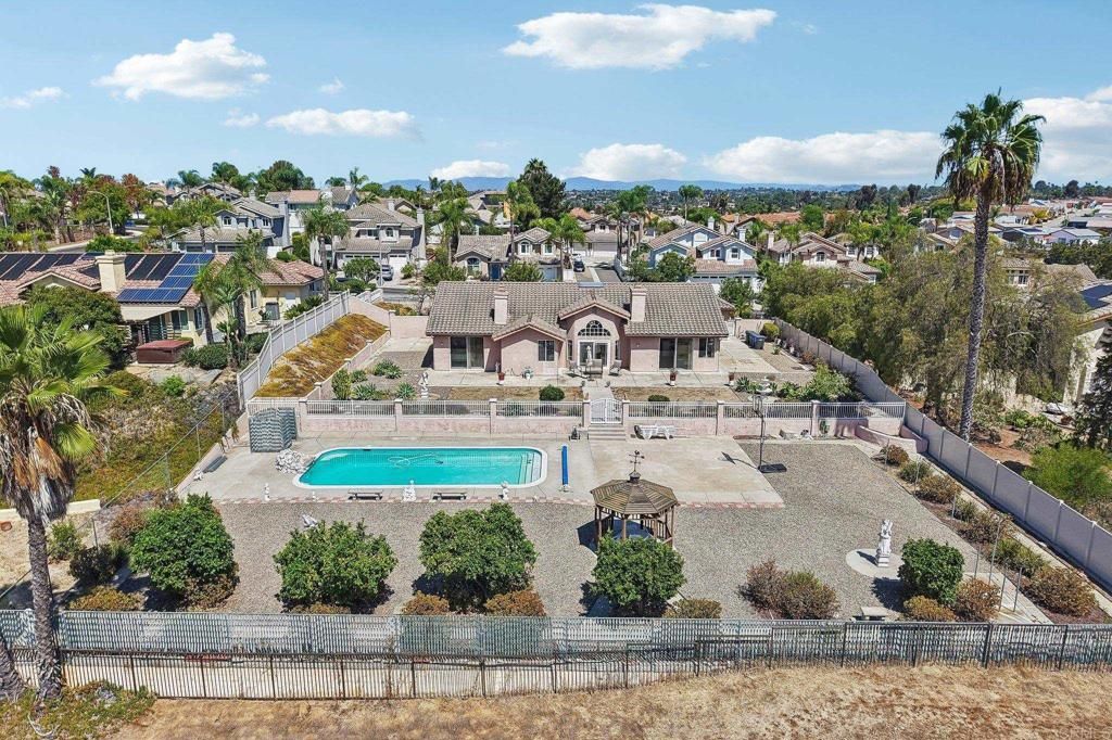 638 Cantara Lane, Vista, CA 92081 — exterior