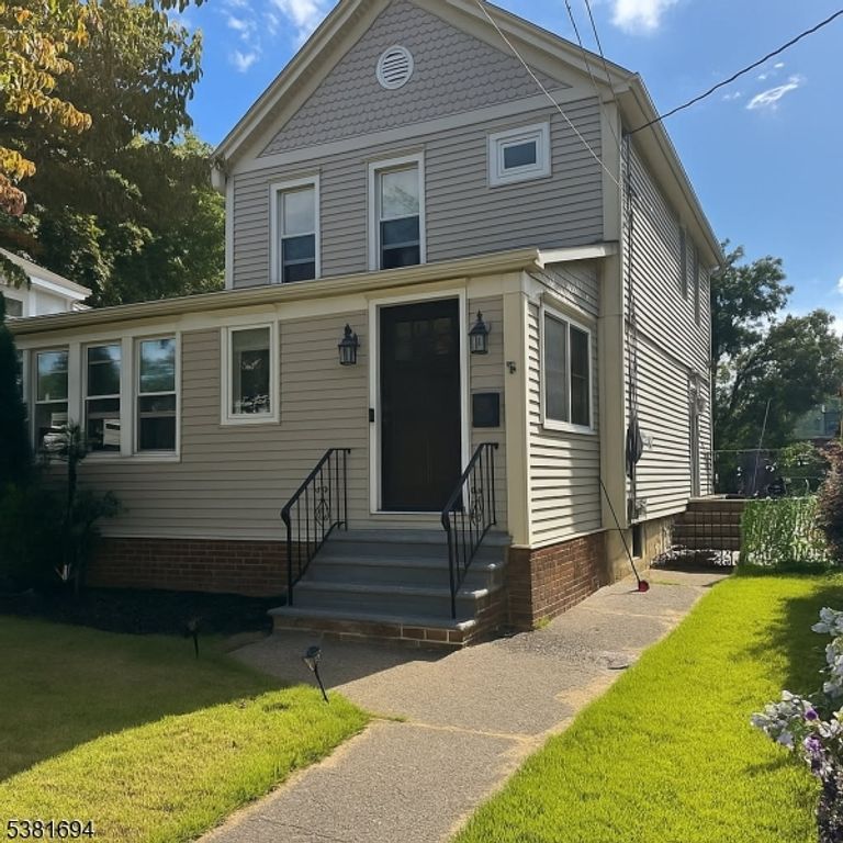 14 Pierce Ave, Midland Park Boro, NJ 07432
