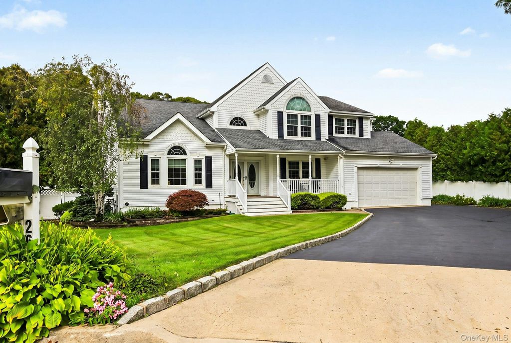 26 Layton Lane, Centereach, NY 11720 — photo 2