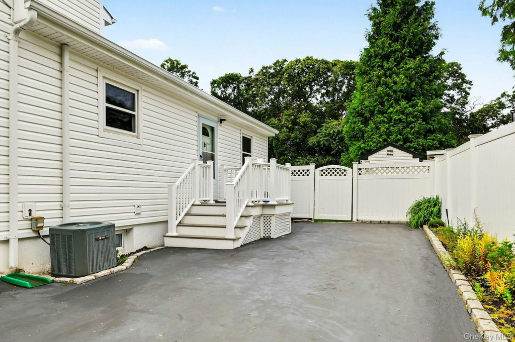 26 Layton Lane, Centereach, NY 11720 — photo 4
