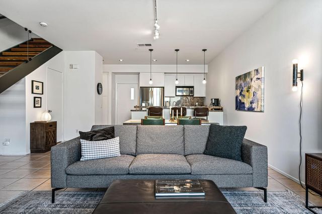 671 E Arenas Road, Palm Springs, CA 92262