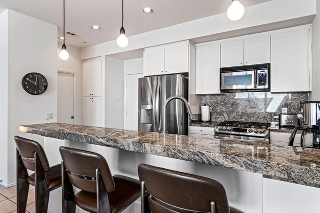 671 E Arenas Road, Palm Springs, CA 92262