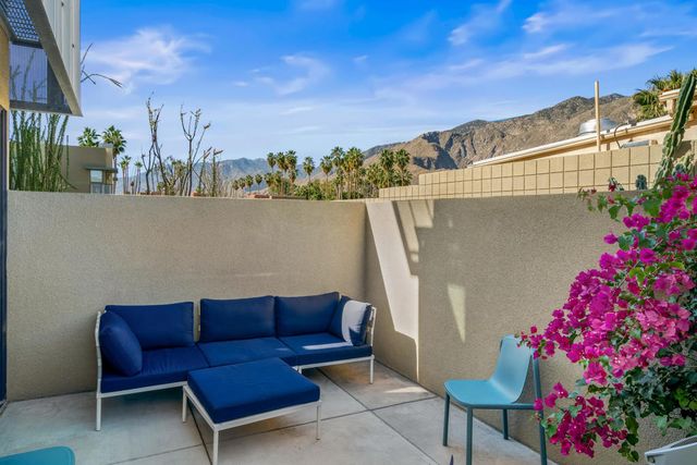 671 E Arenas Road, Palm Springs, CA 92262