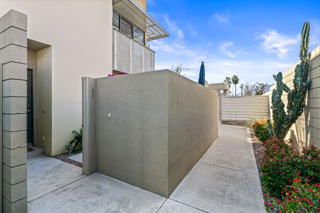 671 E Arenas Road, Palm Springs, CA 92262