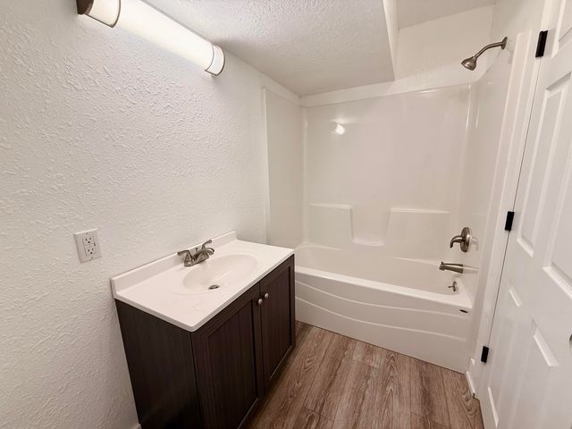 405 W 1st Street, Mountain Grove, MO 65711