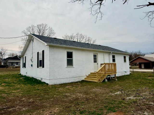 405 W 1st Street, Mountain Grove, MO 65711