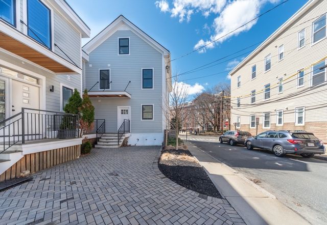 88 Line St 88, Somerville, MA 02143