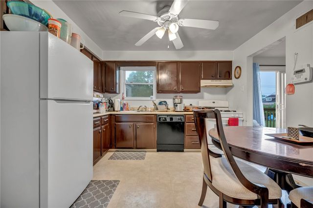 213-215 Arlington Ave, N Versailles, PA 15137