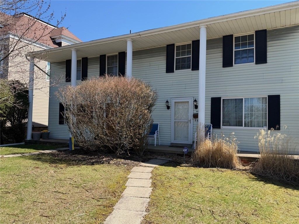 213-215 Arlington Ave, N Versailles, PA 15137