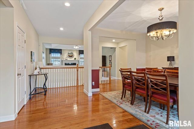 2121 Lake Crest Drive, Springfield, IL 62712