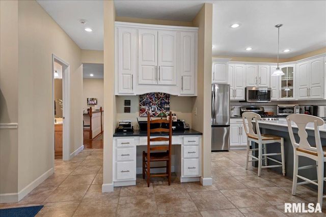 2121 Lake Crest Drive, Springfield, IL 62712