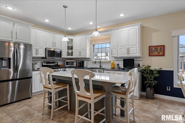 2121 Lake Crest Drive, Springfield, IL 62712