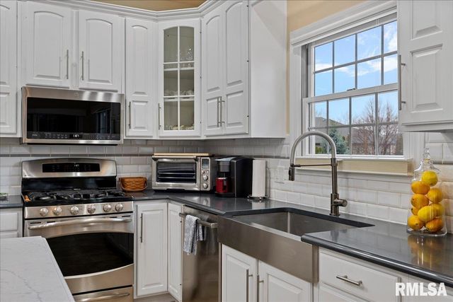 2121 Lake Crest Drive, Springfield, IL 62712