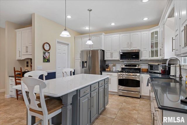 2121 Lake Crest Drive, Springfield, IL 62712