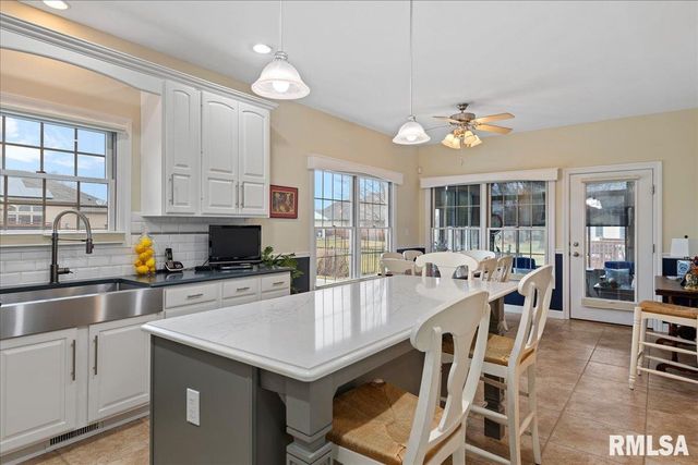 2121 Lake Crest Drive, Springfield, IL 62712