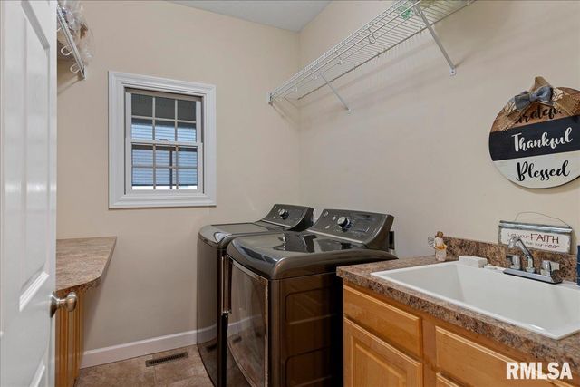 2121 Lake Crest Drive, Springfield, IL 62712