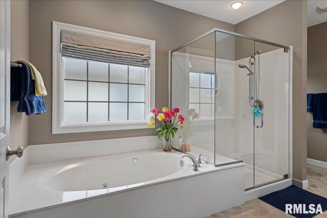 2121 Lake Crest Drive, Springfield, IL 62712