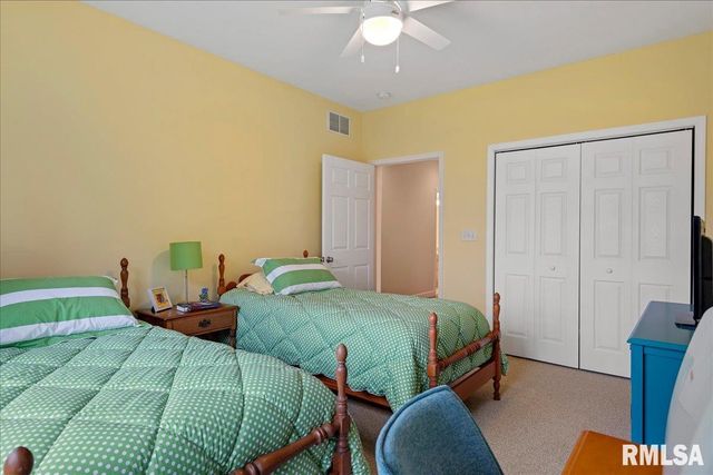 2121 Lake Crest Drive, Springfield, IL 62712