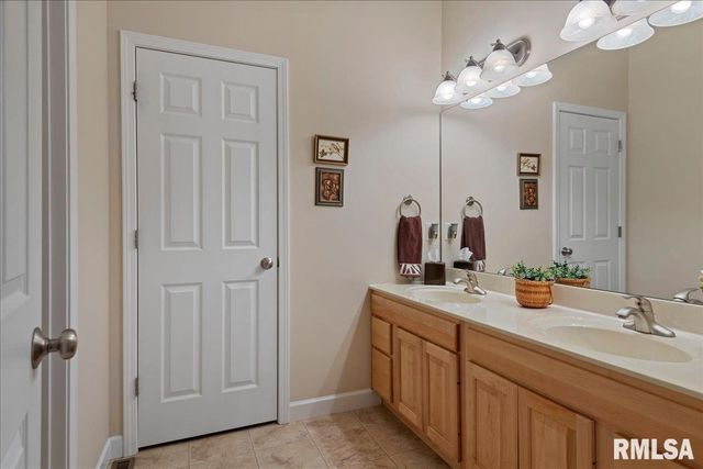 2121 Lake Crest Drive, Springfield, IL 62712