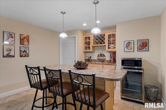 2121 Lake Crest Drive, Springfield, IL 62712