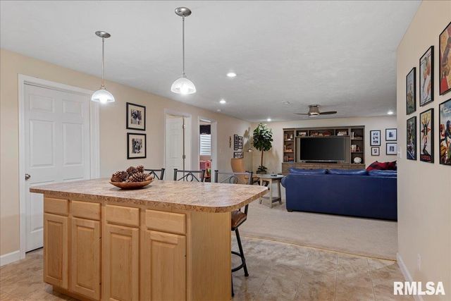 2121 Lake Crest Drive, Springfield, IL 62712