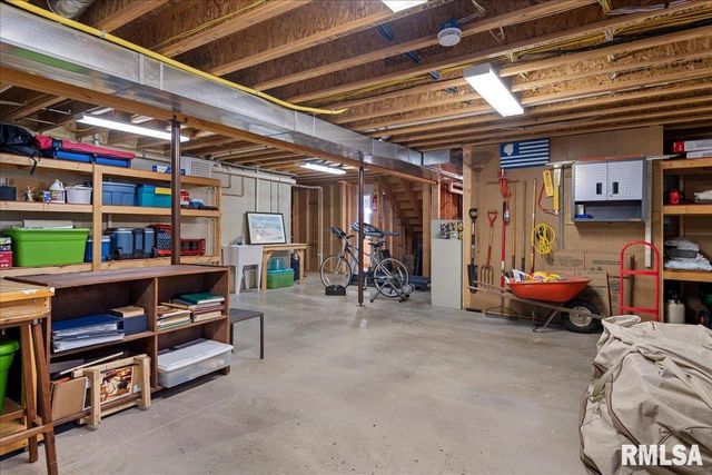 2121 Lake Crest Drive, Springfield, IL 62712