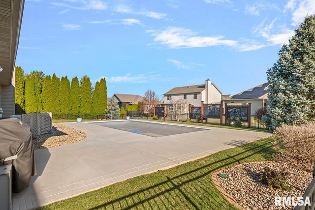 2121 Lake Crest Drive, Springfield, IL 62712